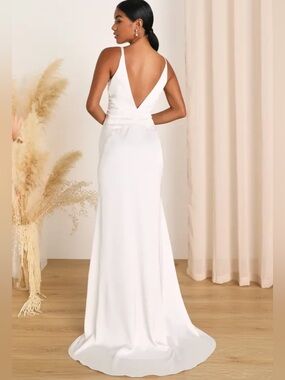 NWT Lulus White V-Neck Low Back Satin Wedding Dress Small